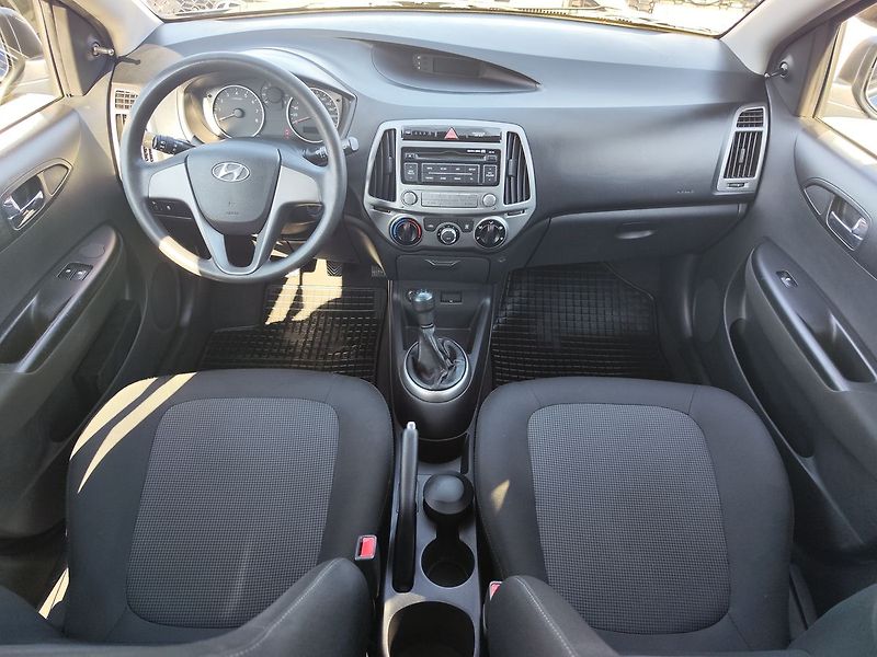 Hyundai i20 1.2i/63kW Family Space - fotka 12 z 23