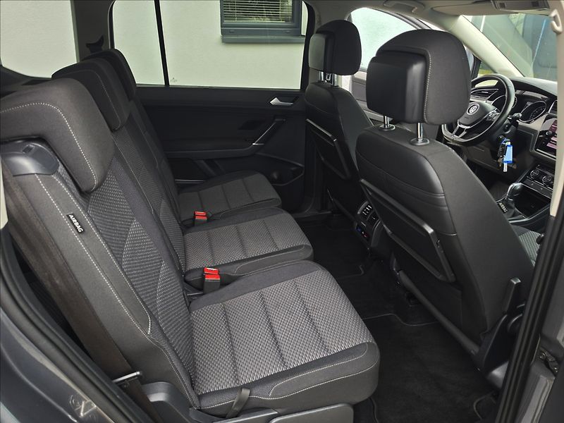 Volkswagen Touran 1,4 TSi 110KW DSG 7 MÍSTNÝ - fotka 34 z 52