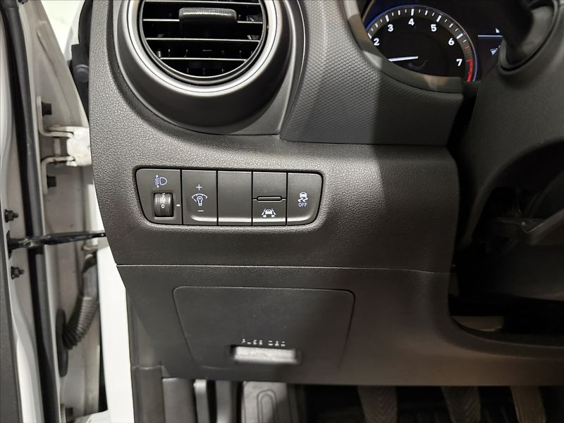 Hyundai Kona 1,0   T-GDi 88 kW 1.MAJITEL ČR - fotka 14 z 36