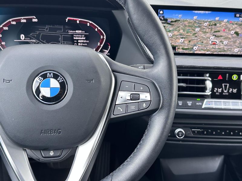 BMW Řada 1 118i Model Sport Line - fotka 12 z 23