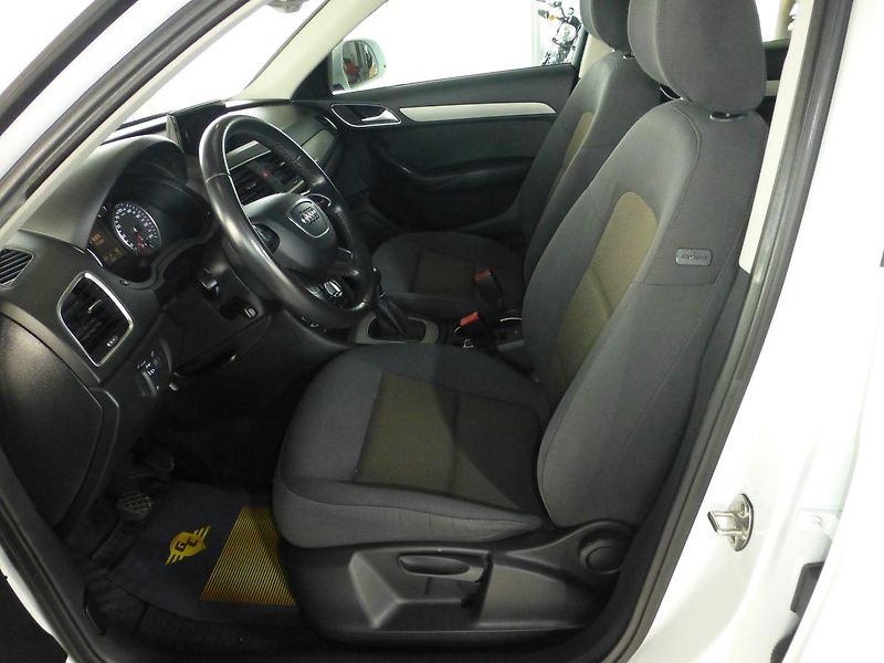 Audi Q3 (2012) 2,0TSI-125KW*NAVI**PANORAM*4X4 - fotka 11 z 28