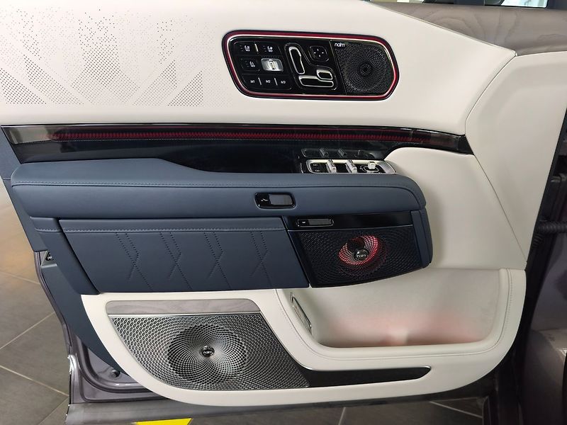 ZEEKR 9X Ultra 70 kWh Ultraluxusní PHEV - fotka 9 z 32