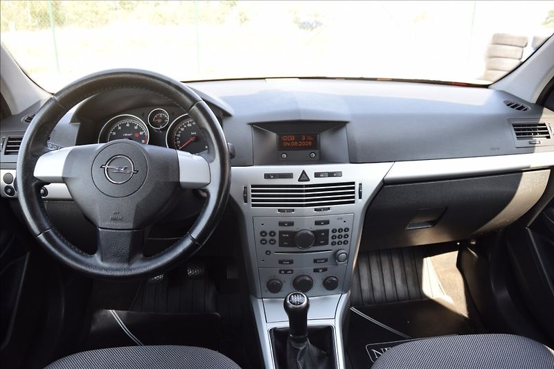 Opel Astra 1,4 i 66KW KLIMA ALU VÝHŘEV - fotka 30 z 50