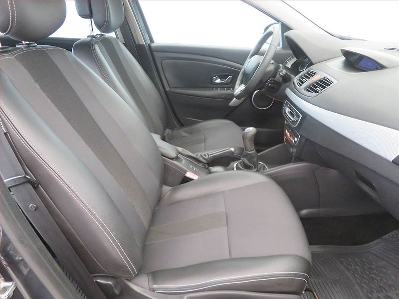 Renault Fluence (2010) 1.6 16V, Tempomat - fotka 9 z 15