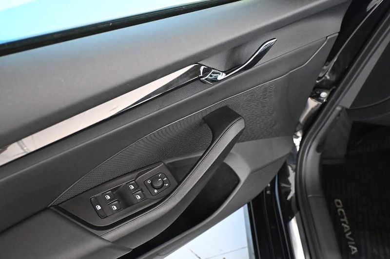 Škoda Octavia (2023) 2.0 LED DSG ACC TOUR VIRTUAL T - fotka 16 z 35