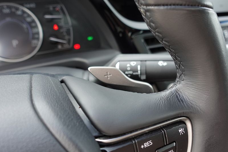Lexus ES 300h ZLEVNĚNO 2,5 HSD LIMITED EDITI - fotka 31 z 41