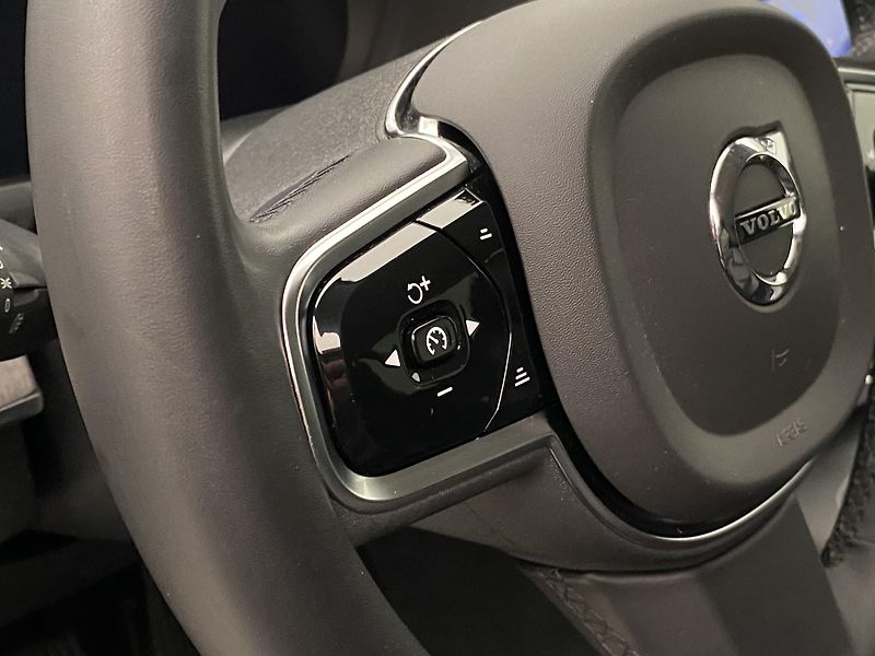 Volvo XC90 B5 AWD DARK PLUS AUT CZ 7m - fotka 20 z 67