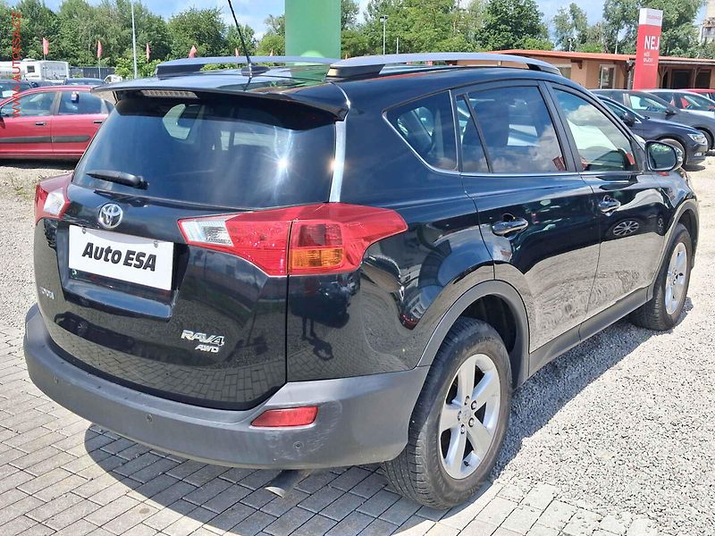 Toyota RAV4 (2014) 2.0 D-4D 4x4, AC, kůže - fotka 4 z 25