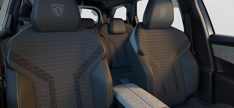 Peugeot 5008 (2025) 5008 ALLURE Hybrid 145 e-DCS6 - fotka 9 z 9