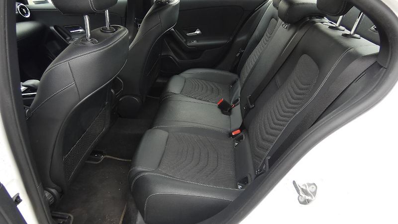 Mercedes-Benz Třídy A 180d - fotka 19 z 22