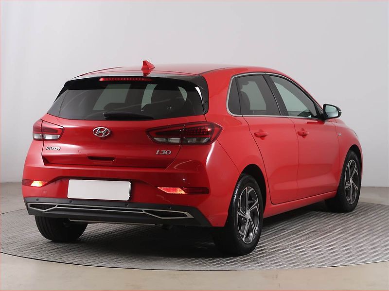 Hyundai i30 (2022) Style 1.5 T-GDI MHEV - fotka 5 z 16