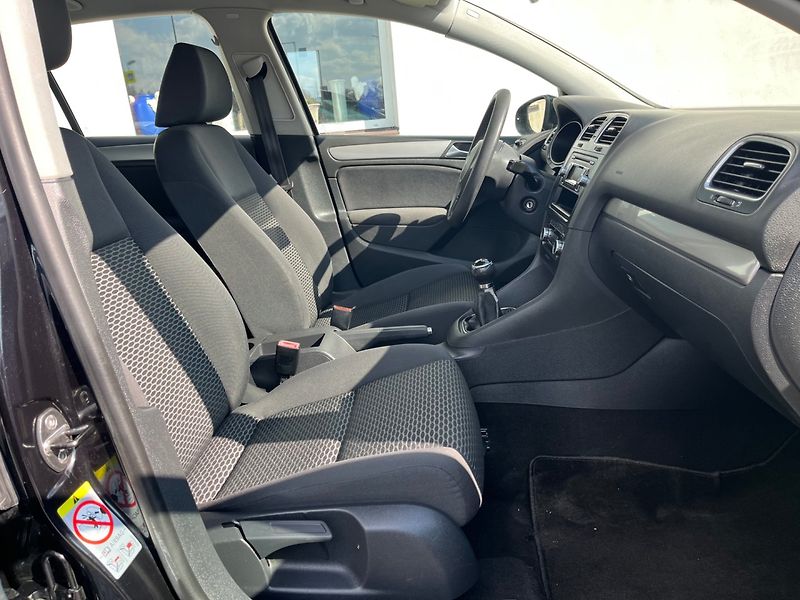 Volkswagen Golf (2009) 2.0 TDI - fotka 12 z 21