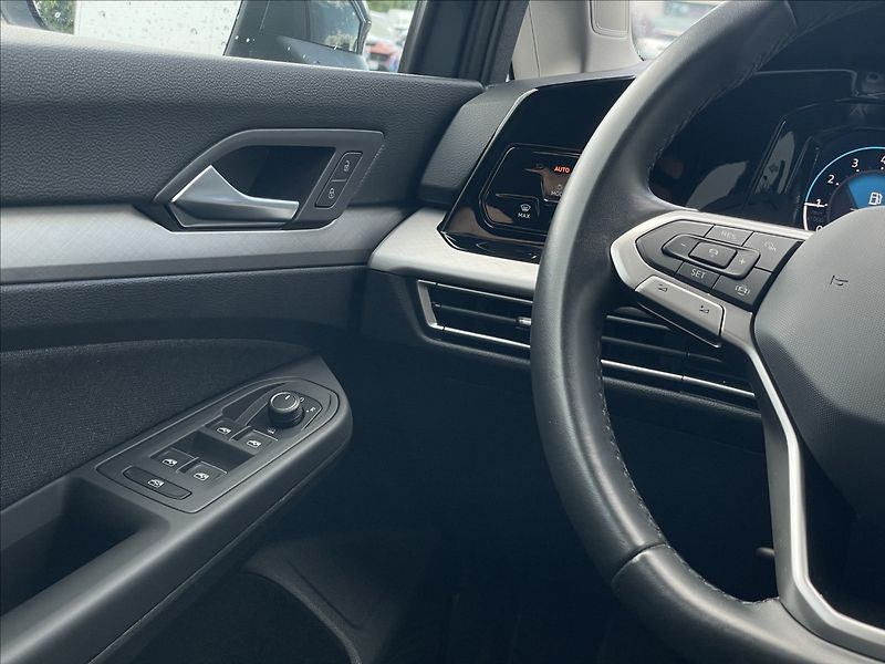 Volkswagen Golf Variant 1,5 eTSI DSG Life Kamera+KESSY - fotka 13 z 23