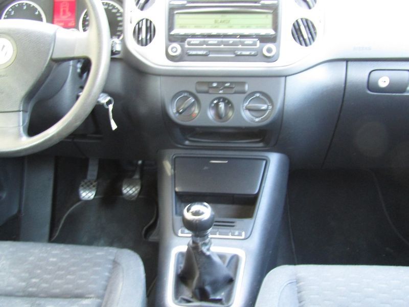 Volkswagen Tiguan (2008) 2.0 TDI 100kW  4x4 BEZ KOROZE - fotka 17 z 36