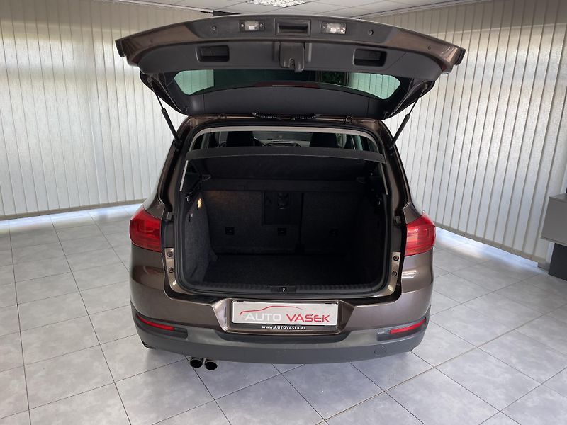 Volkswagen Tiguan 2.0 TDi DSG 4x4 SERVISKA TZ  - fotka 27 z 27