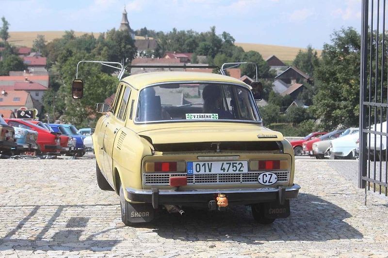 Škoda 100