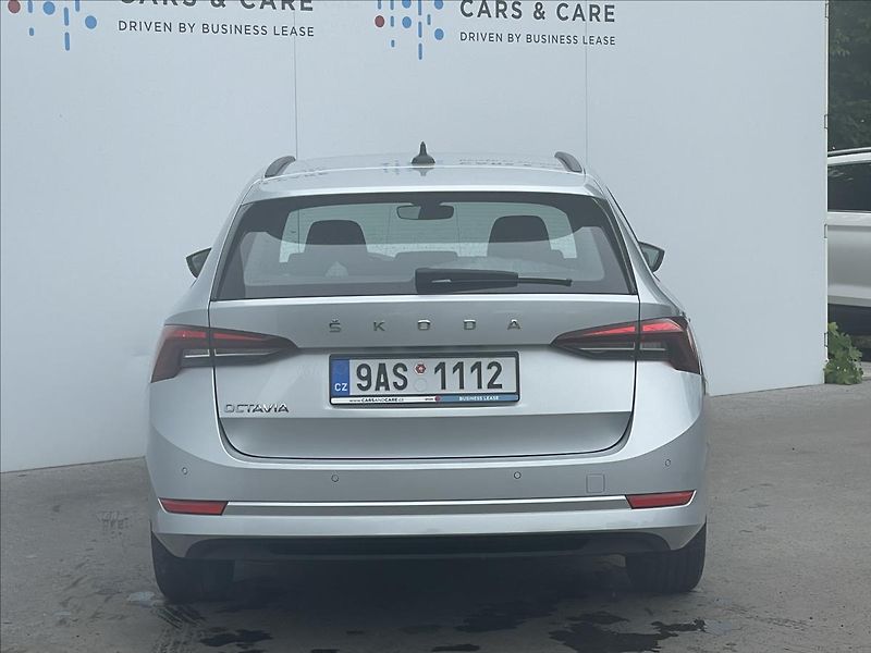 Škoda Octavia 2,0 TDI Combi Ambition Plus - fotka 23 z 23