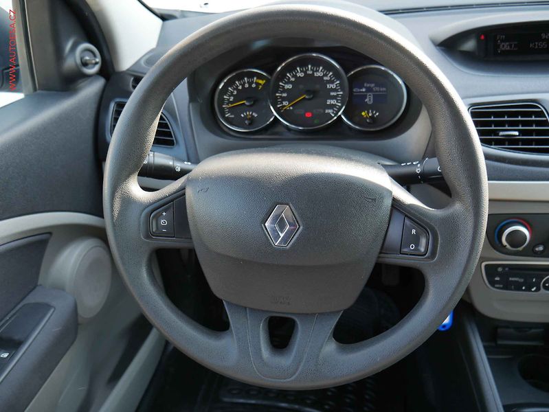 Renault Mégane (2010) 1.6i, 1.maj,ČR, AC, tempo - fotka 12 z 19