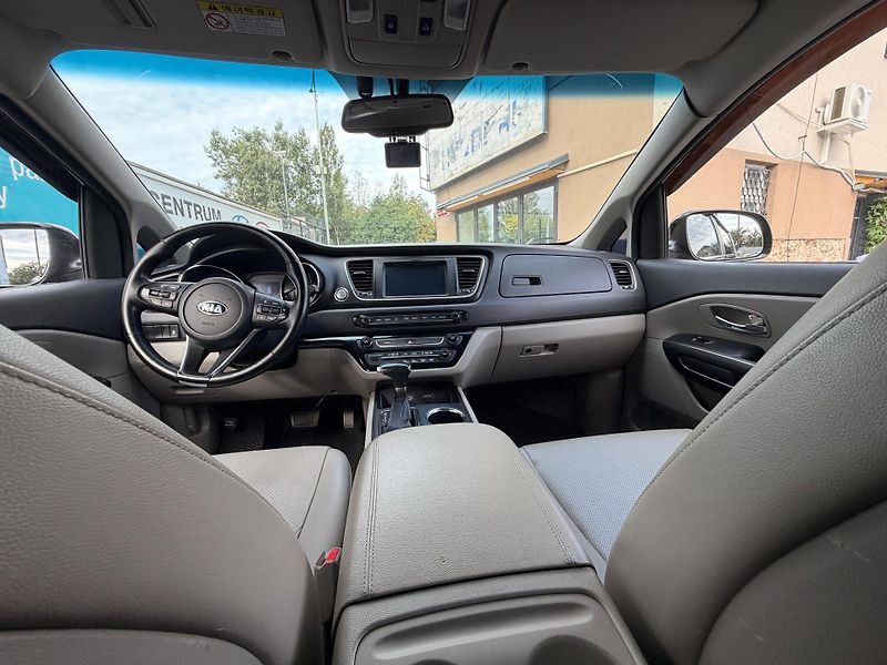 Kia Carnival 2.2-9 MÍST-AUTOMAT-PREMIUM - fotka 19 z 23