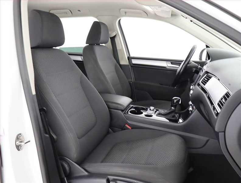 Volkswagen Touareg (2016) 3.0 TDI, 4X4, Automat - fotka 9 z 24