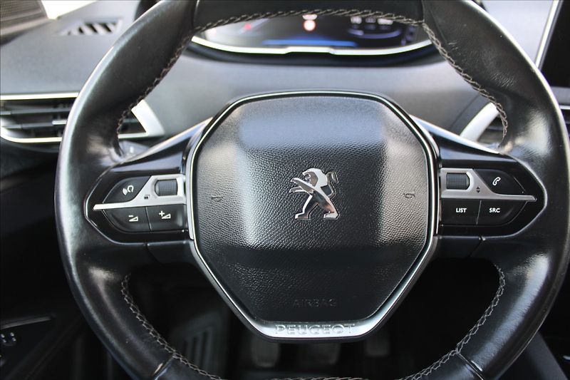 Peugeot 3008 1,2 i 96kW  1.MAJ,ČR,ALLURE - fotka 13 z 35
