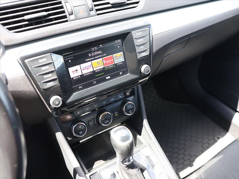 Škoda Superb 2,0 TDI 110kW DSG Xenon CZ - fotka 15 z 28