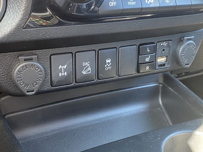 Toyota Hilux 2.4D, ČR, Executive, DPH - fotka 14 z 18