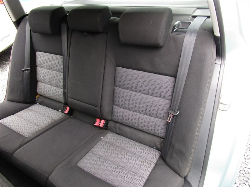 Škoda Octavia Combi 1.9TDi Ambiente, Klima - fotka 26 z 41