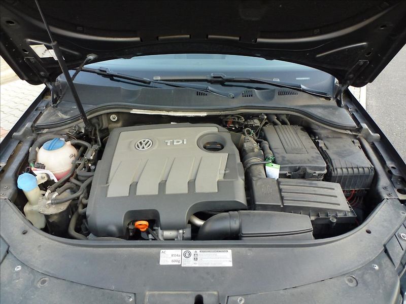 Volkswagen Passat 1,6 TDI Serviska, TOP STAV !!! - fotka 37 z 60