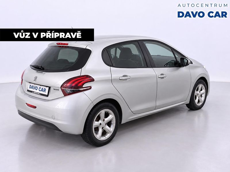 Peugeot 208 1.2 PureTech 60 kW CZ 1 MAJ - fotka 5 z 12