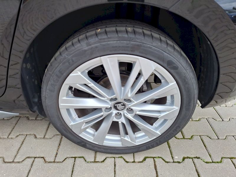 Škoda Kamiq (2025) 1.0 TSI / 85 kW / 6MP / TOP SE - fotka 28 z 30