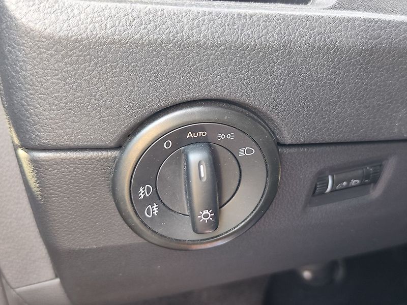 Volkswagen Caravelle 2.0 TDi/110kW Long ,DSG 8.míst - fotka 25 z 28
