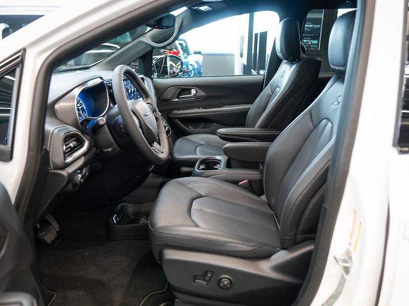 Chrysler Pacifica (2026) 3.6 Select AWD, 360 Cam 2x LCD - fotka 12 z 35
