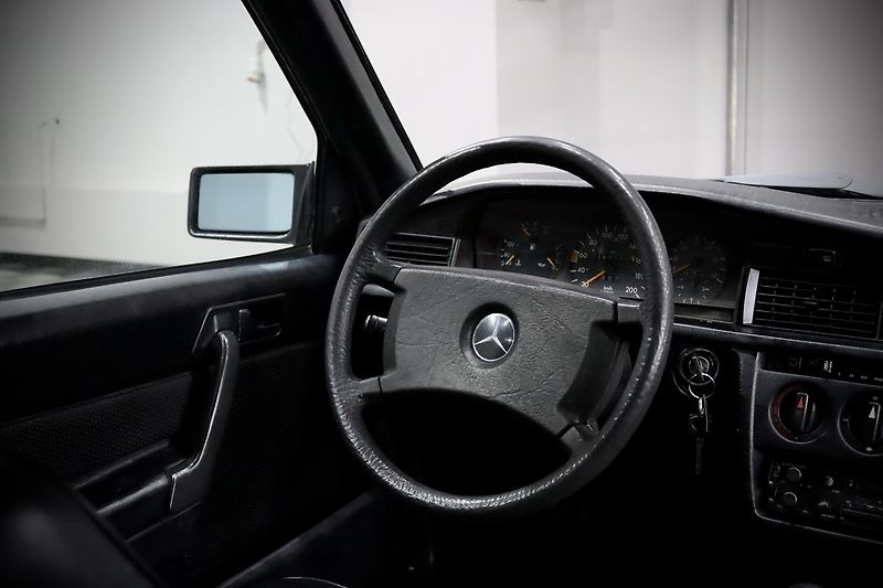 Mercedes-Benz 190 D 2.5 OM602 W201 - fotka 22 z 32