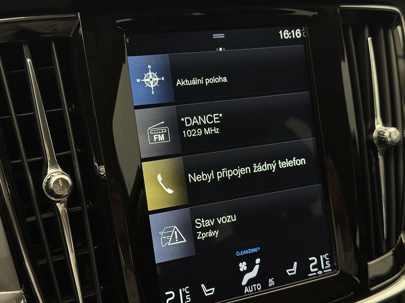 Volvo V90 D4 MOMENTUM PRO  - fotka 35 z 52