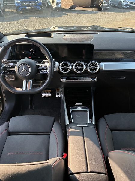 Mercedes-Benz GLB (2024) 200d 4MATIC - fotka 11 z 16