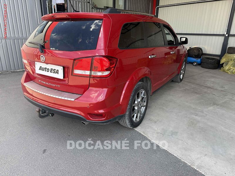 Fiat Freemont (2015) 2.0 JTD 4x4, 7míst, AT, TZ - fotka 2 z 3