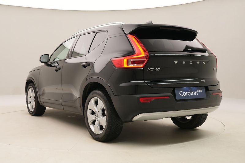 Volvo XC40 T2 MOMENTUM REZERVACE - fotka 10 z 44