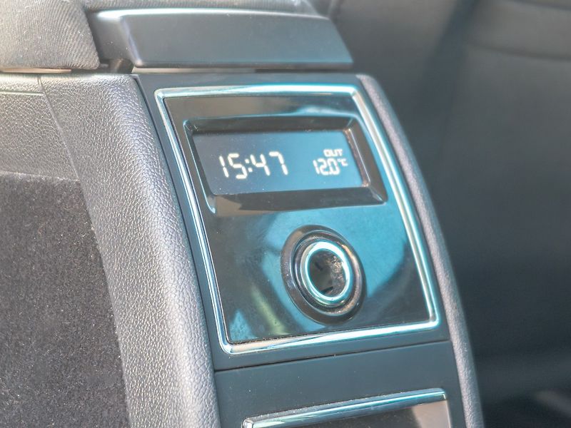 Škoda Superb (2013) ČR 2.0TDI 125KW man – NAVIGACE - fotka 36 z 46