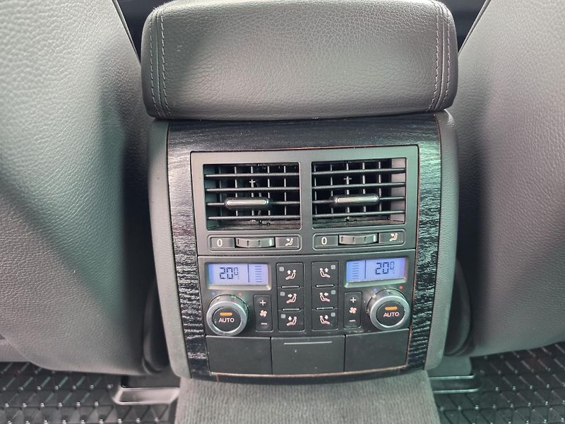 Volkswagen Touareg (2006) 3.0TDI 165Kw King Kong - fotka 20 z 26