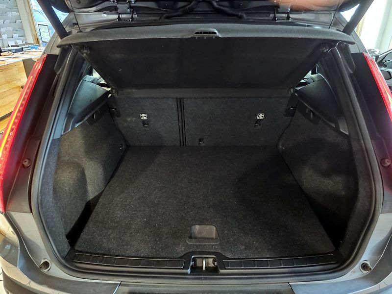 Volvo XC40 D3 Automat ČR 1.majitel - fotka 18 z 45