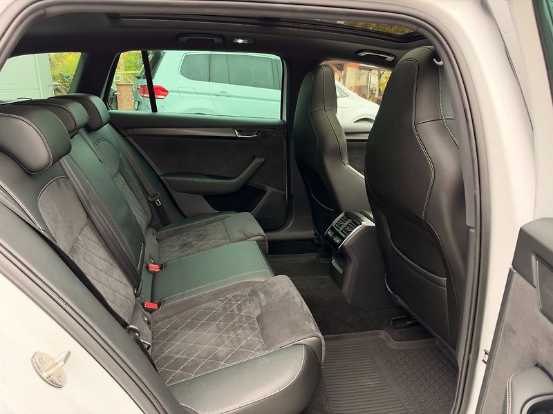 Škoda Superb (2021) Sportline 2.0 TSI 4x4 DSG - fotka 28 z 39