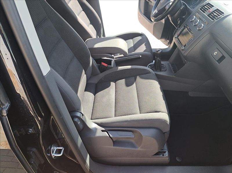 Volkswagen Touran 1,6 TDI Comfortline - fotka 40 z 43