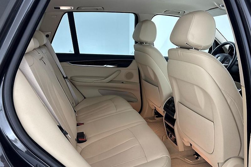 BMW X5 xDrive30d - fotka 13 z 26