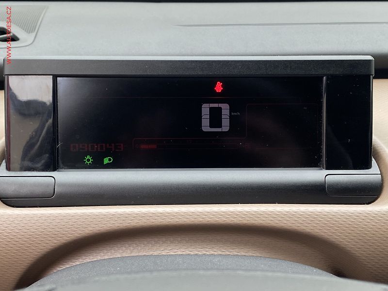 Citroën C4 Cactus (2016) 1.6 HDi, ČR, AAC - fotka 15 z 19