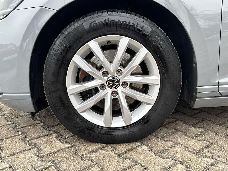 Volkswagen Passat (2022) Variant 2.0 TDI DSG Business - fotka 29 z 33
