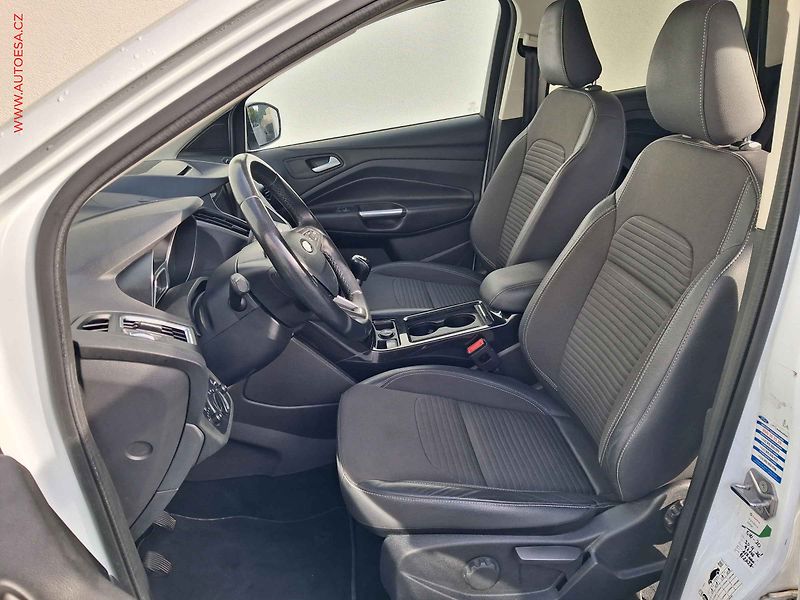 Ford Kuga (2019) 1.5 EB, 1.maj,ČR, Titanium - fotka 9 z 20