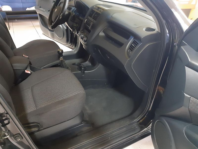 Kia Sportage 2.0 i 4x4 - fotka 18 z 18
