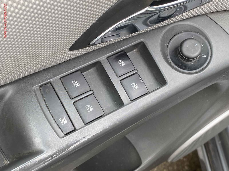 Chevrolet Cruze (2010) 1.6i, ČR, Klima - fotka 11 z 15