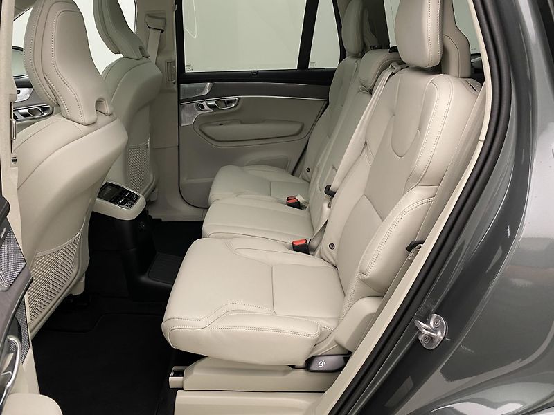 Volvo XC90 (2026) T8 AWD Plug-in DARK ULTRA - fotka 6 z 74